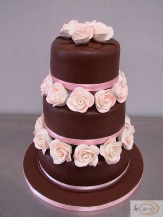 This week we made a 3 tier chocolate wedding cake decorated with pink roses