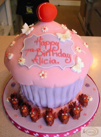 Birthday Cake Photo on Birthday Cakes  Birthday Cup Cake With Chickens