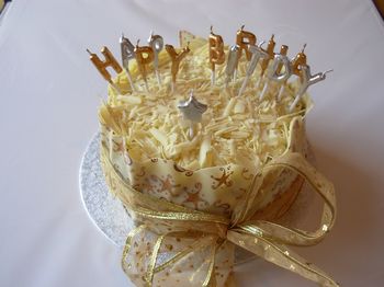 Images Birthday Cakes on Birthday Cakes  White Chocolate Birthday Cake