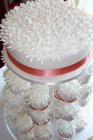 Individual mini blossom wedding cakes 2