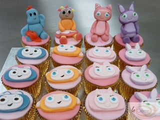 Character cup cakes S