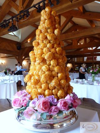 Caramel Croquembouche by la creme S