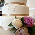 Ivory 3 tier wedding cake 2s