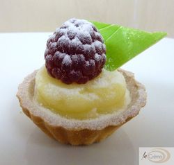 Raspberry patisserie canape s