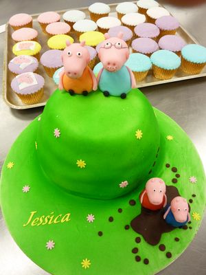 Peppa Pig Birthday Cake and cup cakes