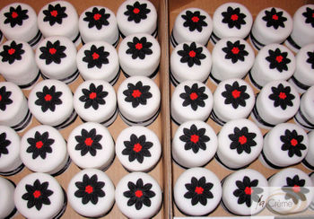 Individual Black and white Wedding cakes 3